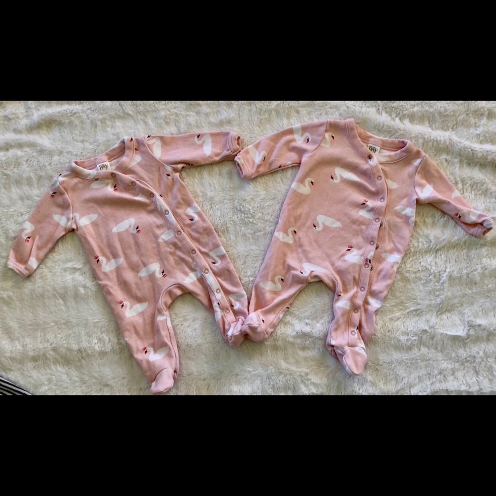 ONE LEFT* Nordstrom Baby Preemie Swan Footie